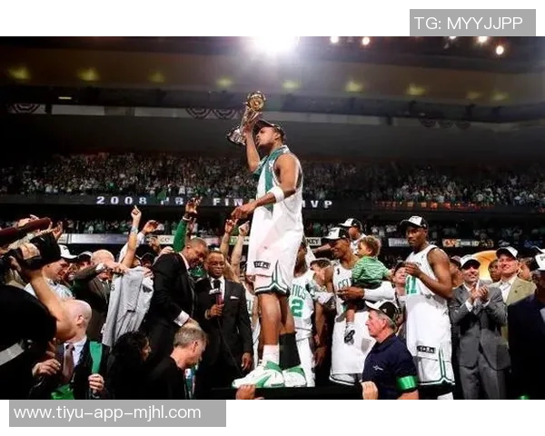 张佳玮解析马刺战术文班拿防守篮板后迅速推进全队快攻策略